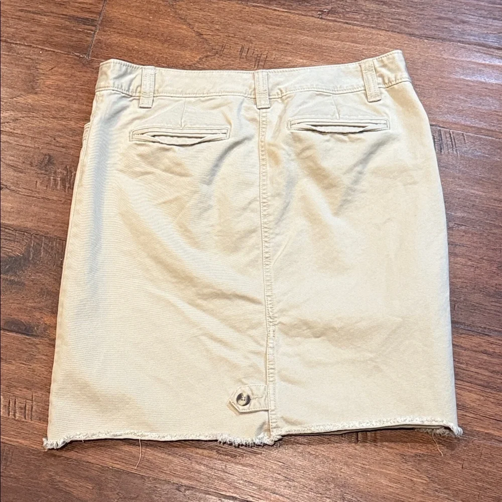 Size 6 Old Navy Beige Mini Skirt - Good Conditon